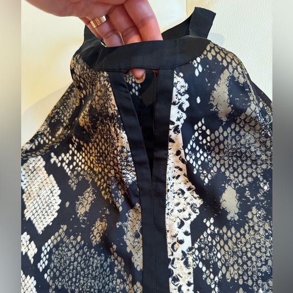 Kenneth Cole NY Snake skin print blouse sleeveless top size XS - Picture 4 of 9